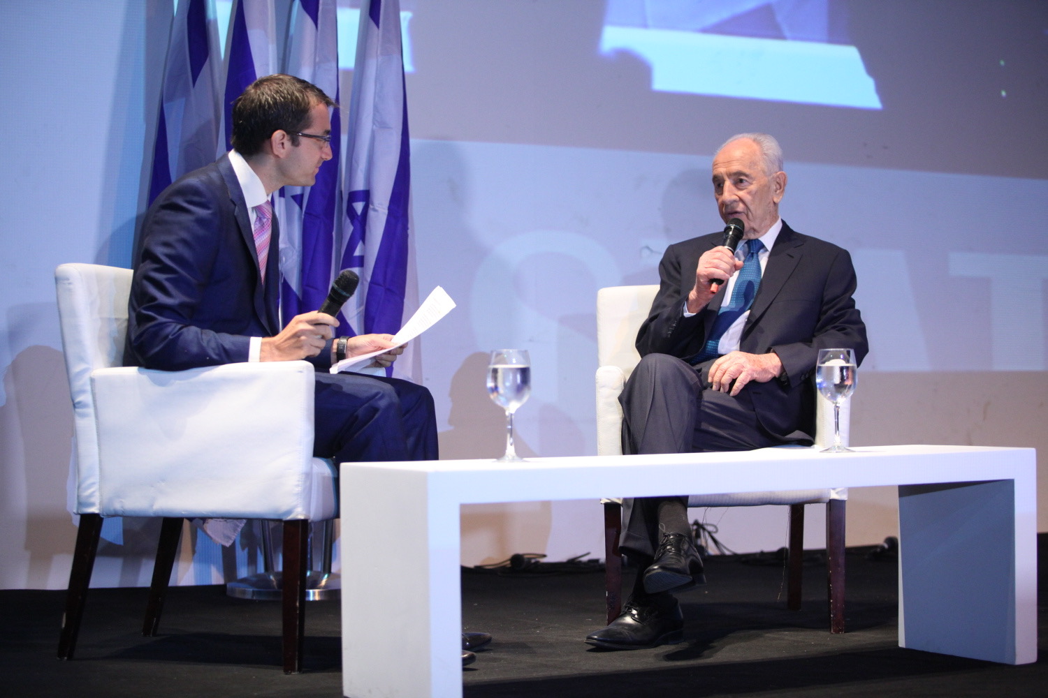 Elliott Gotkine on stage with Shimon Peres at the BrainTech Summit