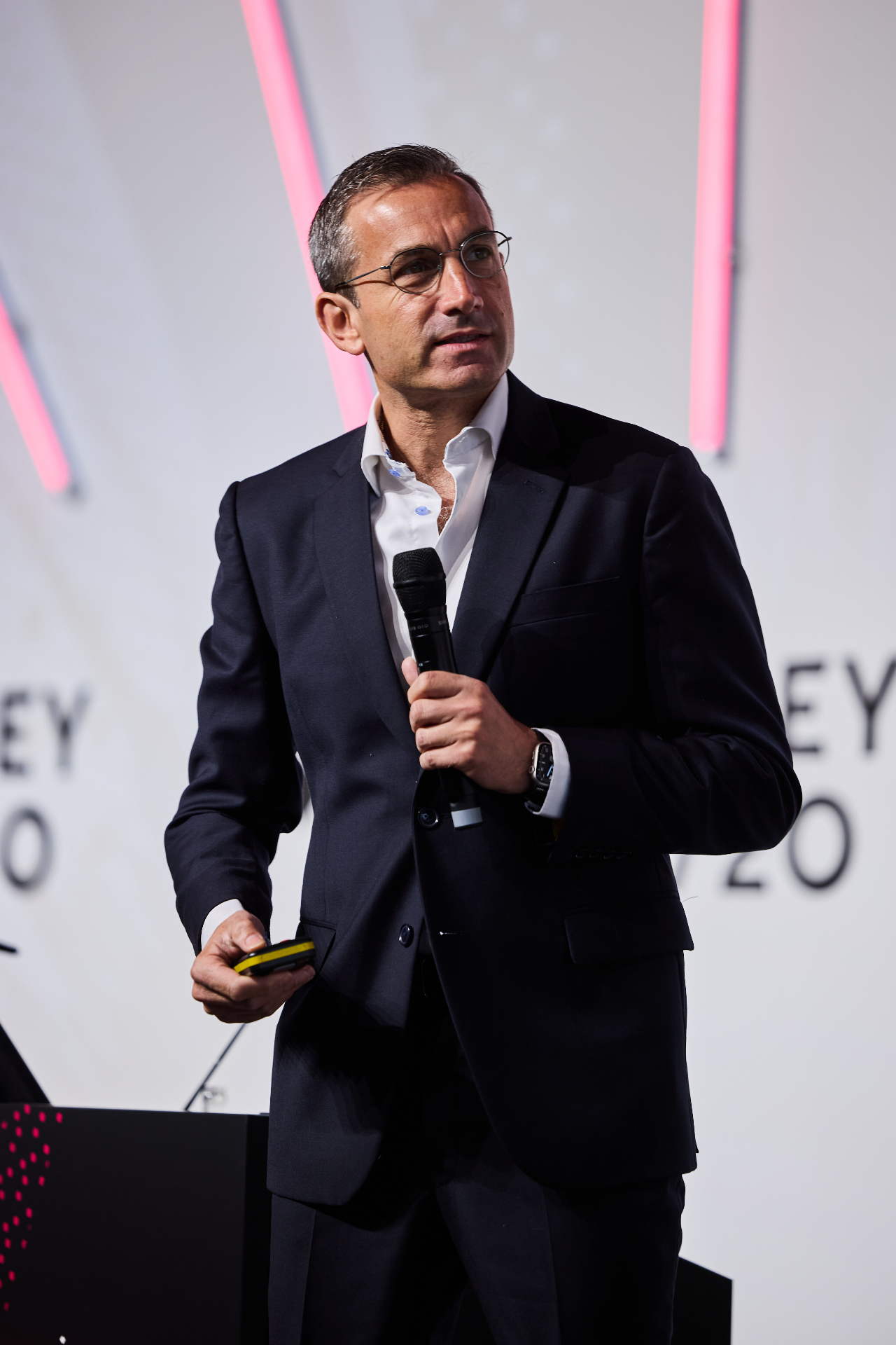 Elliott Gotkine presenting at Money 20/20